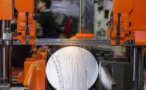 安岳立式金属带锯床切削出现跑带故障解决方法！